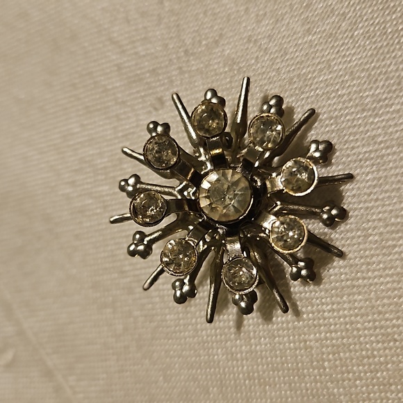 Jewelry - Vintage Atomic Starburst Snowflake Brooch Pin Silver Tone Crystal Rhinestone